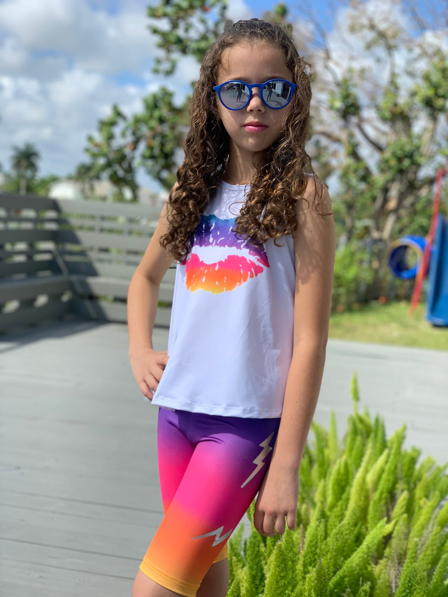 Kisses Big Multicolor White Tank