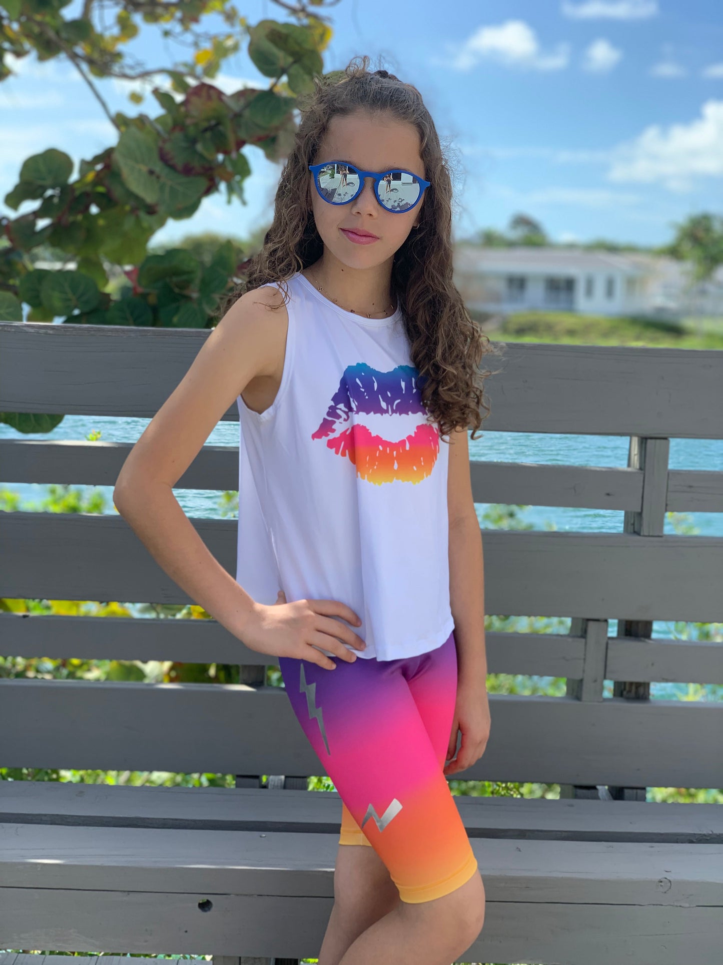 Kisses Big Multicolor White Tank